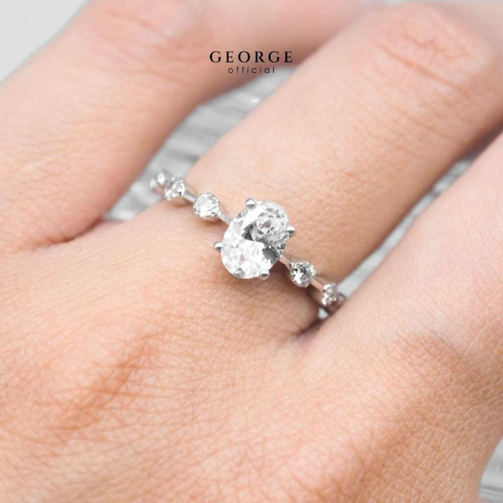Anillo con piedra natal: 7 gemas en oro blanco, amarillo y rosa.