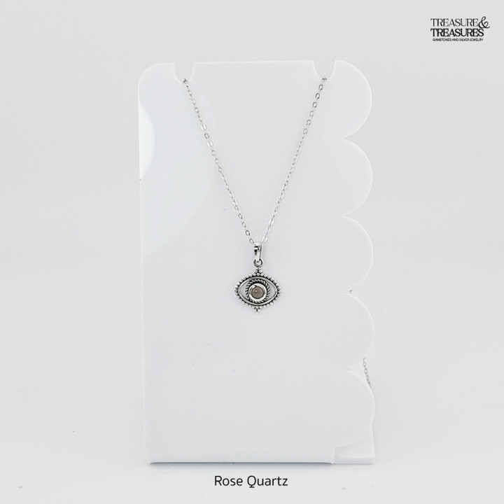 Collar de plata de ley con el ojo turco: protección y buena suerte.