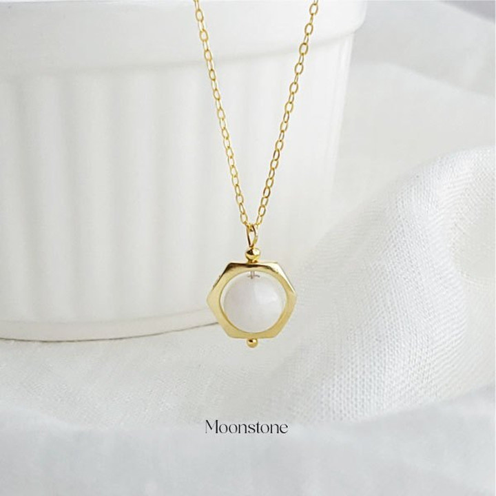 Collier porte-bonheur en argent sterling avec pendentif minimaliste