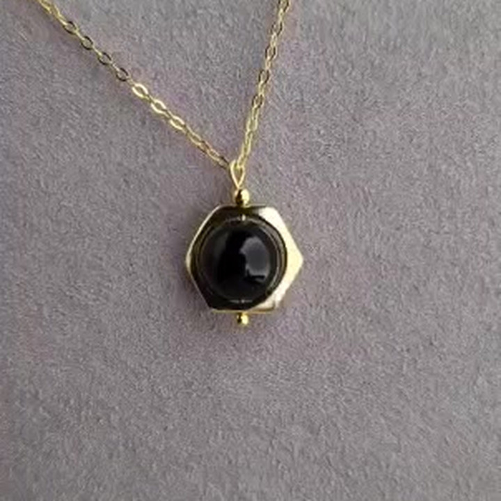Collar de obsidiana de plata de ley: protección y claridad.