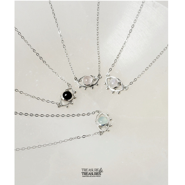 Collar de plata de ley con el ojo turco: protección y estilo.