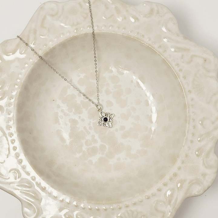 Collier d'Hexefus : Symbole d'équilibre, de stabilité et de protection