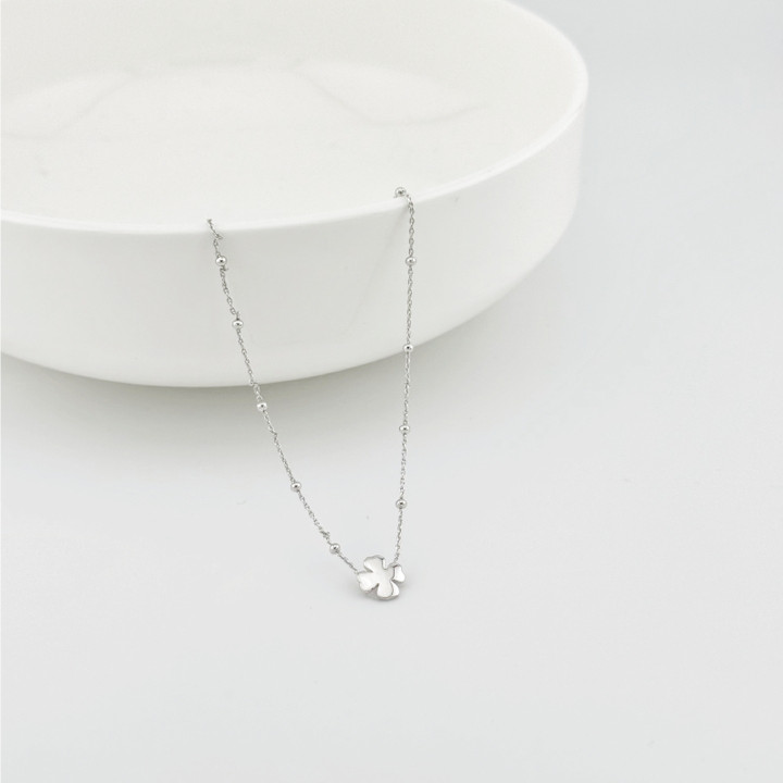Lucky Clover Necklace: Symbol of Good Fortune
