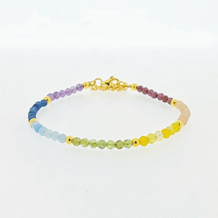 Pulsera de plata de ley con chakras para la sanación energética.