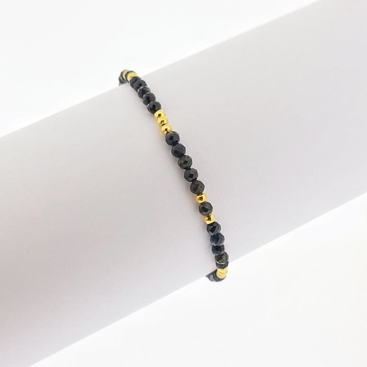 Pulseras y collares de plata de ley: protección y alejamiento del mal.