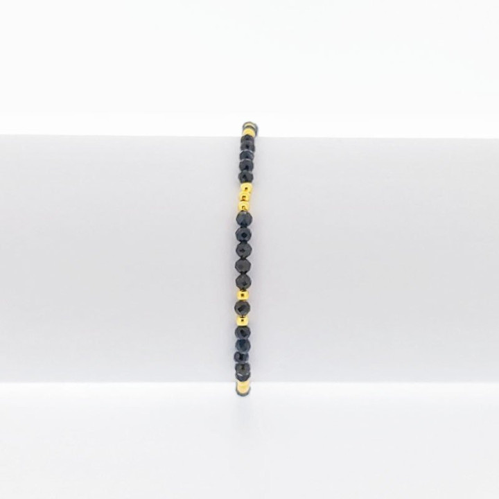 Pulseras y collares de plata de ley: protección y alejamiento del mal.