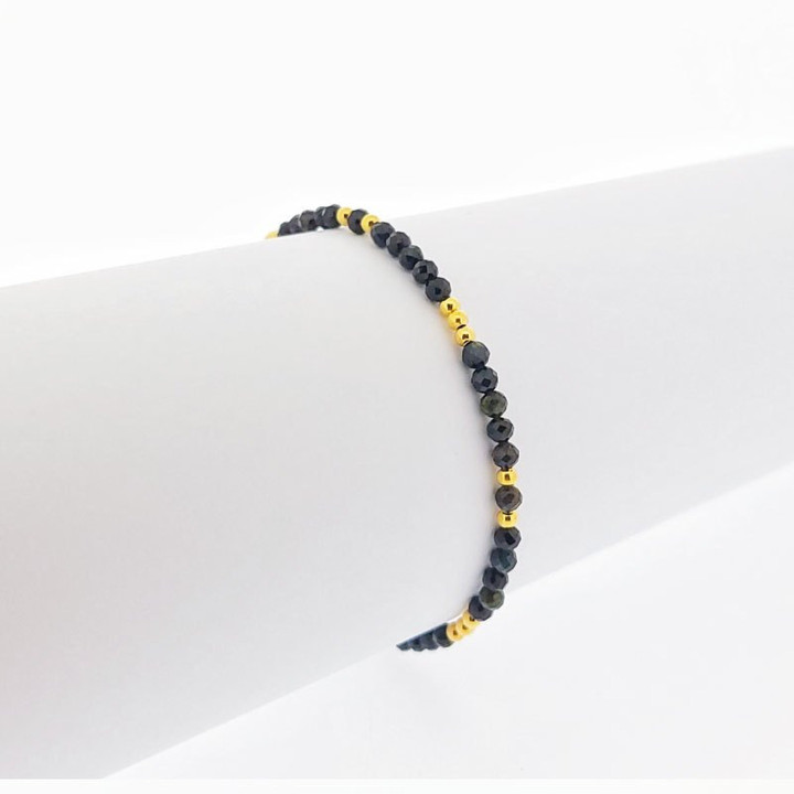 Pulseras y collares de plata de ley: protección y alejamiento del mal.