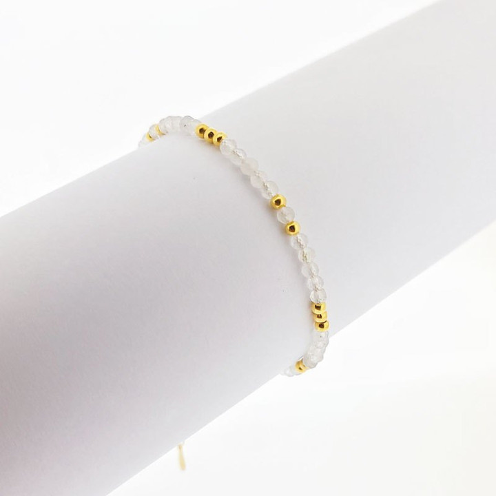 Pulsera de plata de ley con cuarzo transparente para la sanación.