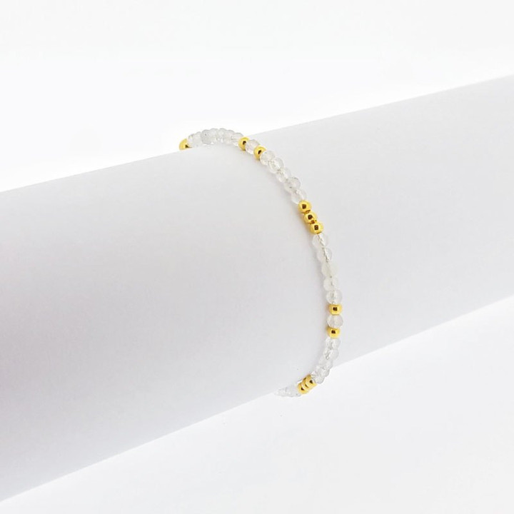 Pulsera de plata de ley con cuarzo transparente para la sanación.