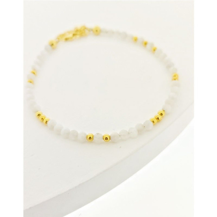 Collar de plata de ley con piedra lunar: atrae el amor y el encanto.